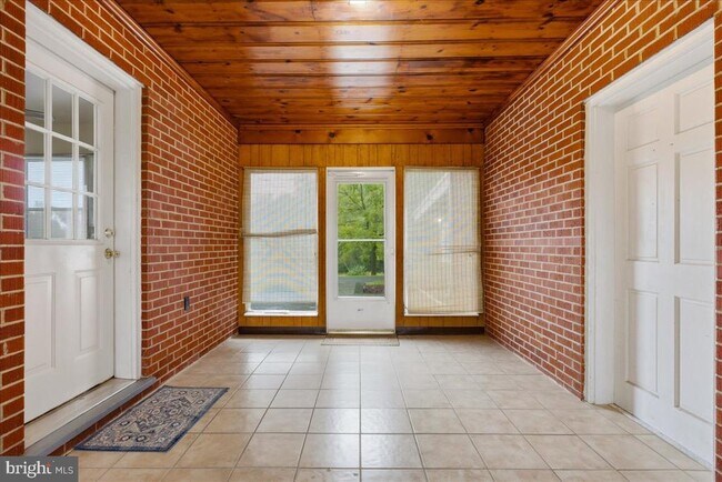 Building Photo - 3044 N Frederick Pike