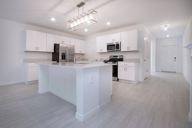 Building Photo - Lakeside Luxury in Parrish - 5 Bedroom BRA...