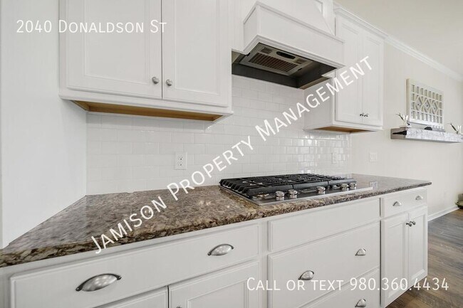 Building Photo - 2040 Donaldson St