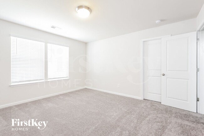 Building Photo - 446 Yoshino Cherry Dr