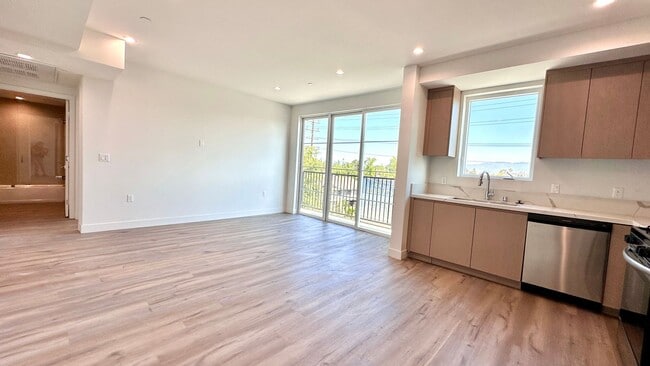 Building Photo - Luxury NoHo Brand New Units!