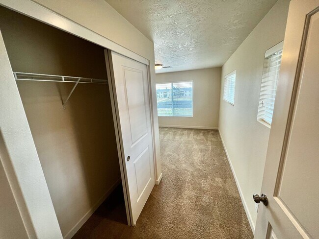 Building Photo - 796 NE Copperleaf Loop