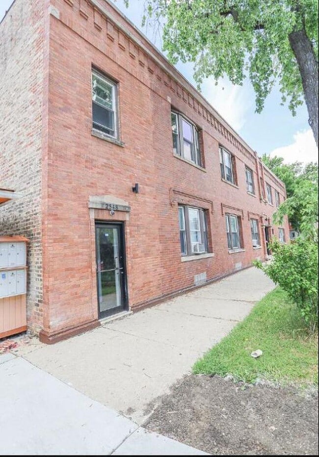 Building Photo - 1 bedroom in Chicago IL 60639