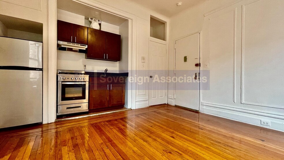 Building Photo - 45 Tiemann Pl