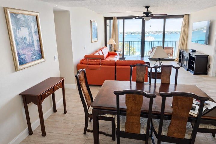 Building Photo - 5600 N Flagler Dr