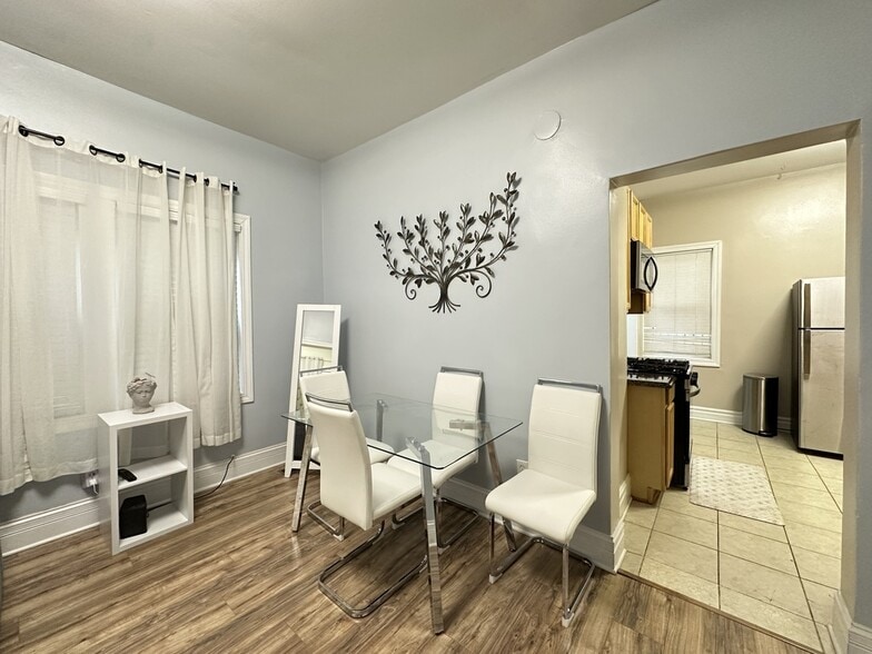 Building Photo - 716 N Elizabeth St