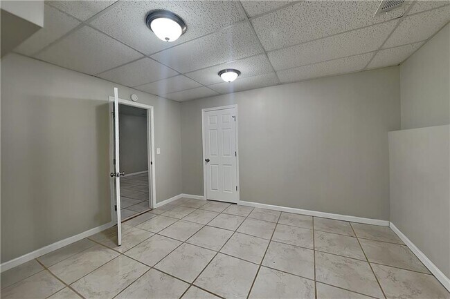 Building Photo - 2530 Lorne Ct SW