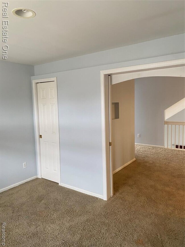 Building Photo - 39206 Silverthorne Bend