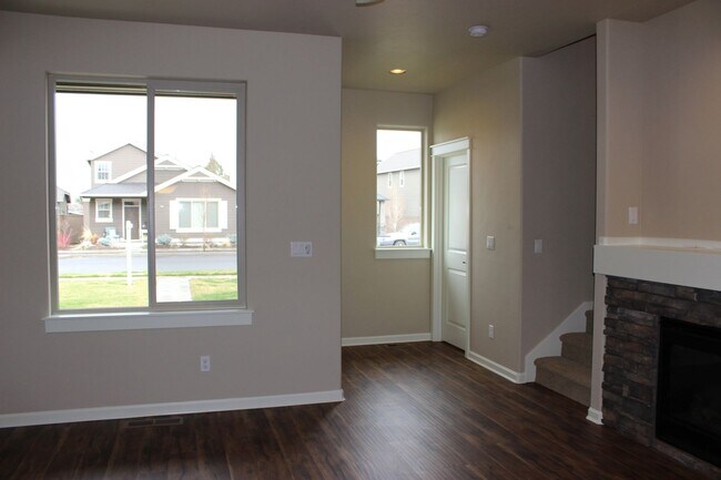 Building Photo - 3195 SW 28th St