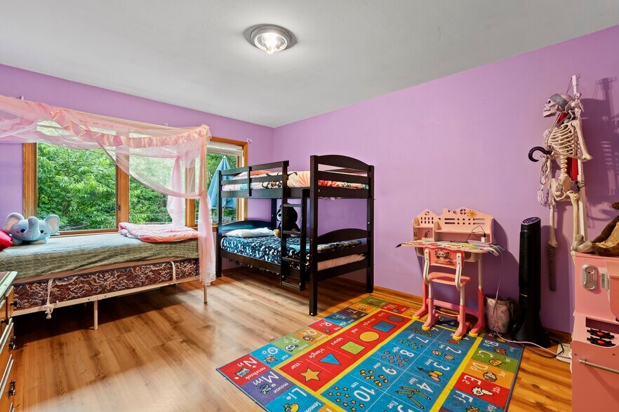 Room #3 - 21335 Northcape St