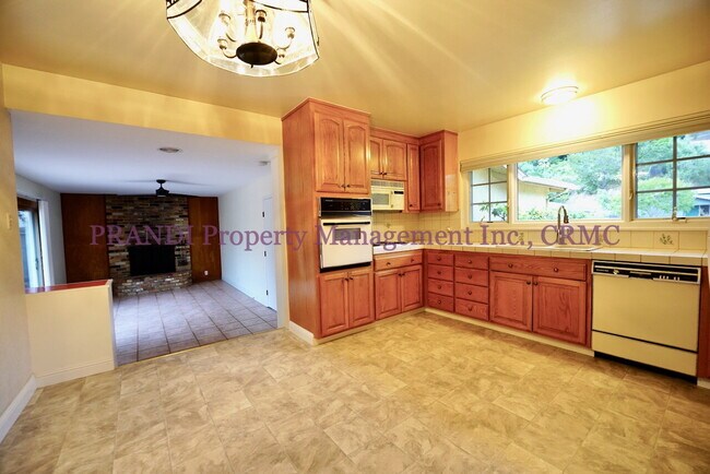 Building Photo - Terra Linda Home, 3-bedroom, 2-bath, singl...