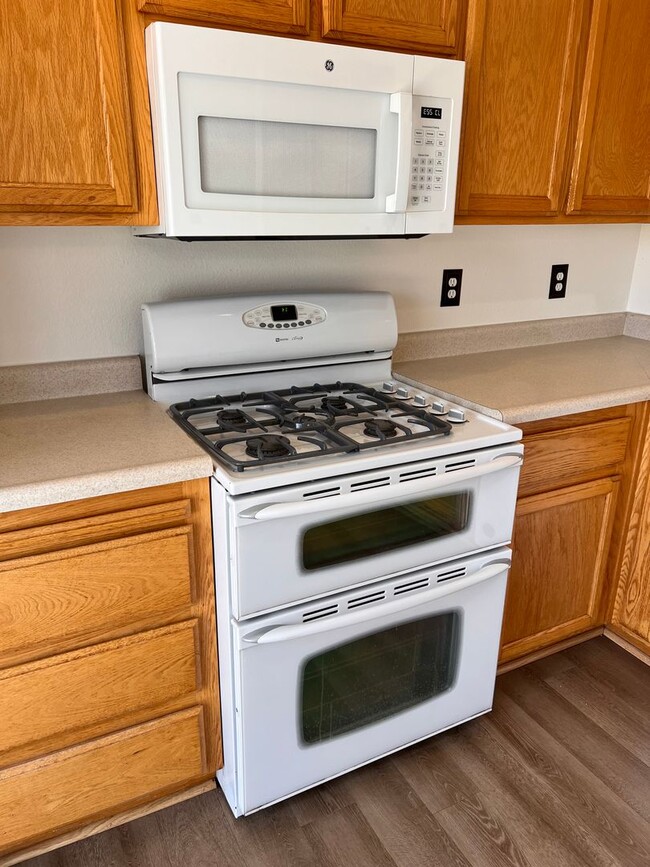 Building Photo - 3-bedroom Fernley home