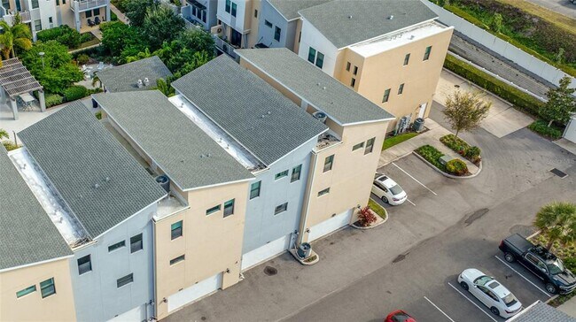 Building Photo - 1171 25th Ln N