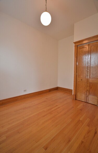 Building Photo - 1742 W Addison St