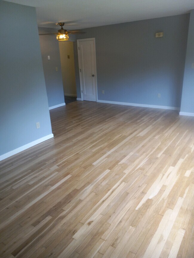 Building Photo - 5 Wildwood Dr