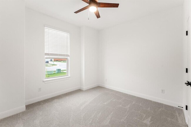 Building Photo - 201 Bristlecone Bend