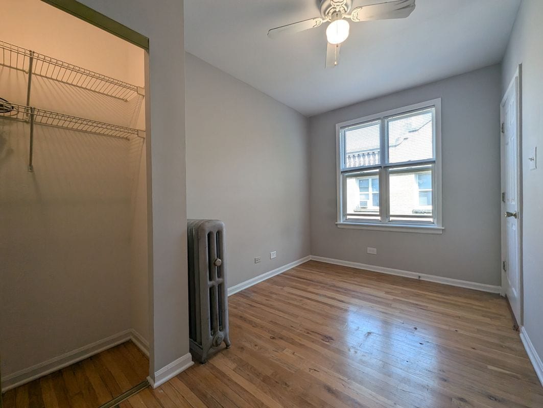 Building Photo - 910 W Dakin St