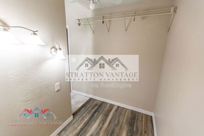 Building Photo - 6714 E Flynn Ave