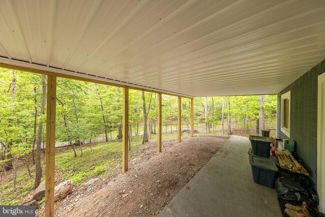 Building Photo - 1249 Lakeview Dr