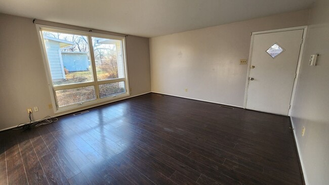 Building Photo - Big 3BR, 1BTH home with garage with much updated! Very nice!