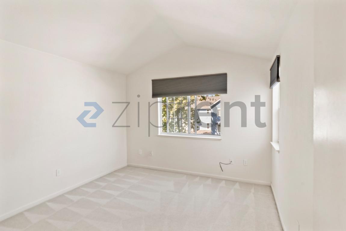 Building Photo - Unit 304