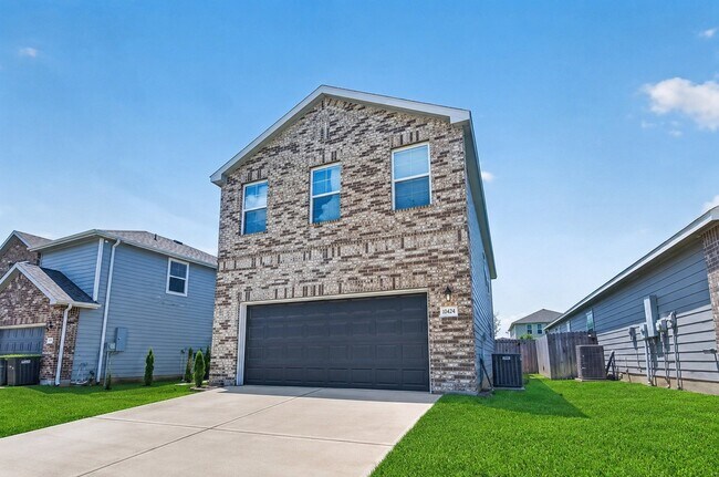Building Photo - 654 Amesbury Rd