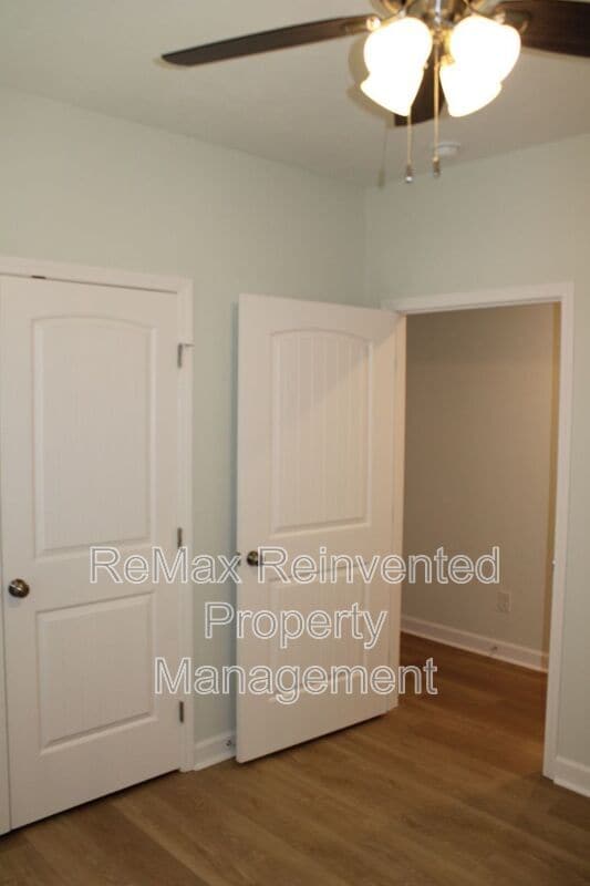 Building Photo - 921 Holbrook Dr