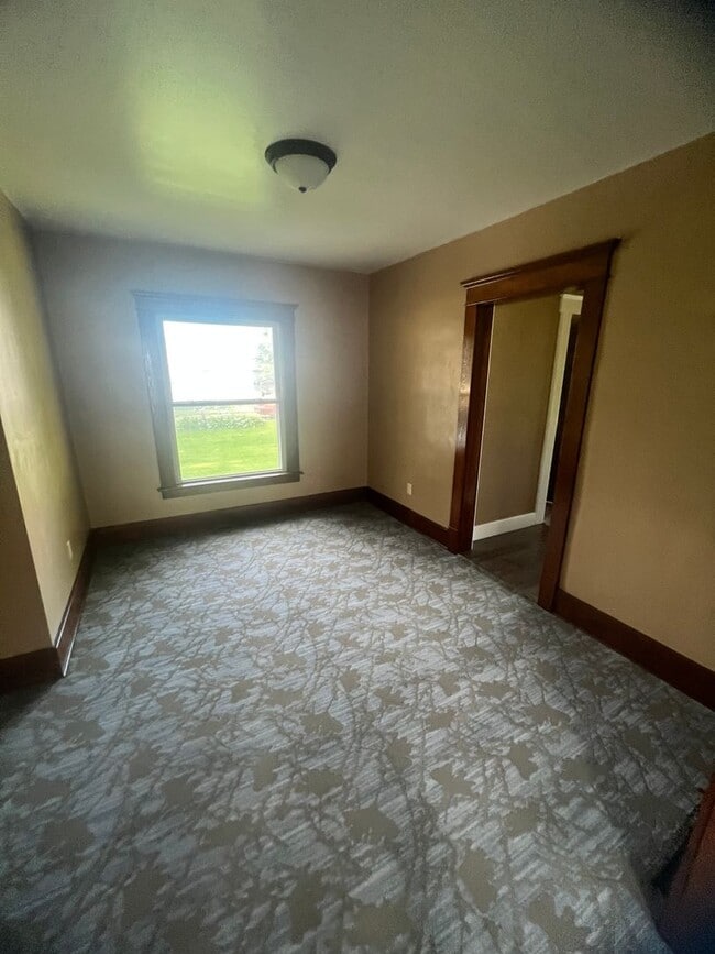 Building Photo - Large Remodeled 4 bed 2 Bath - Girard Pa