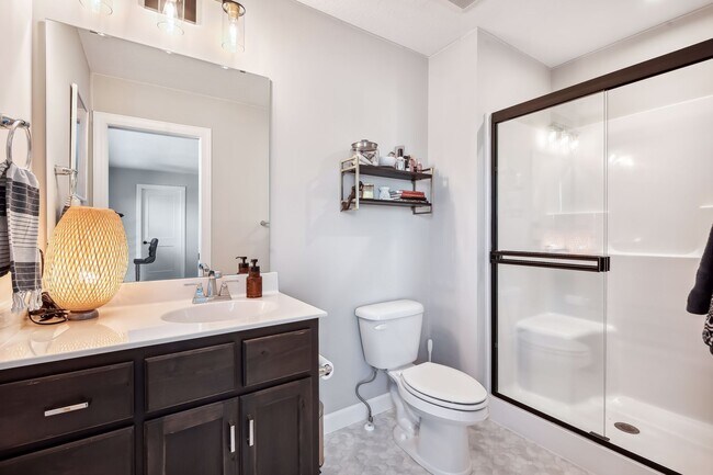 Building Photo - 2275 Lakeshore Point Dr N E