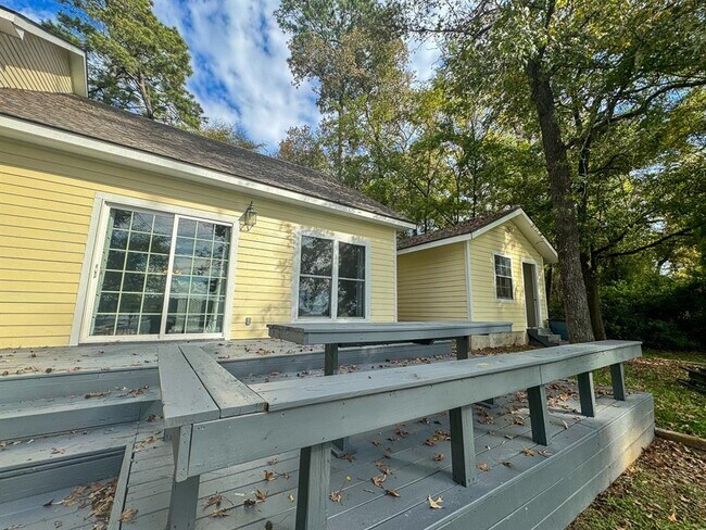 Building Photo - 149 W Dogwood Rd