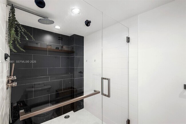 Building Photo - 1915 Brickell Ave