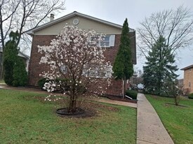 Building Photo - 15240 El Cameno Ter