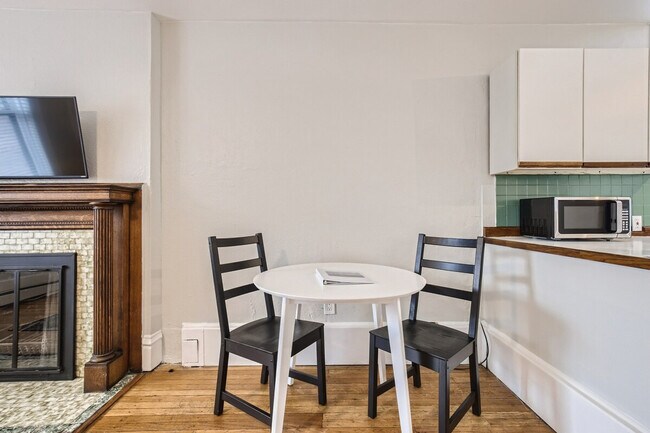 Building Photo - 1240 York St