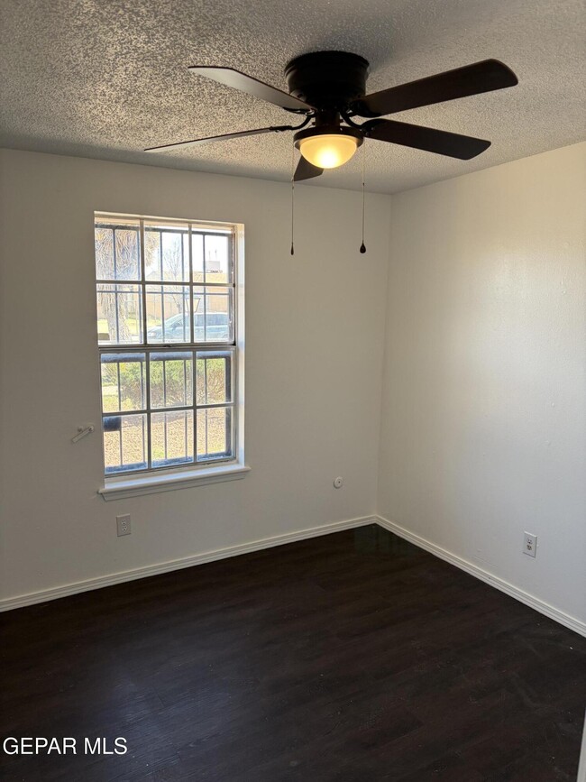 Building Photo - 10409 Sigma St