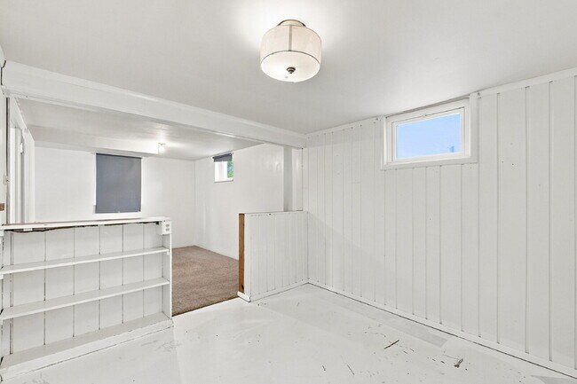 Building Photo - $2,590.95 with $300 Off The First Month's Rent, 4 Beds - 2 Bath, Single Family Home in Denver wit...