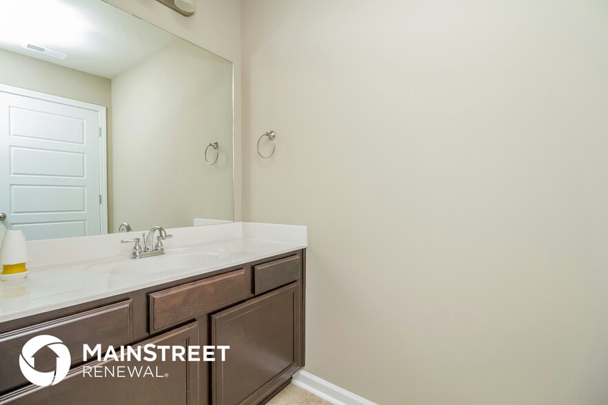 Building Photo - 724 Hollandale Rd