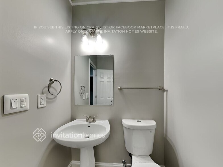 Building Photo - 504 Willowview Dr