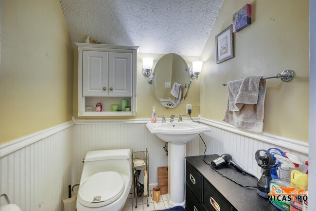 Building Photo - 245 Collins Ave