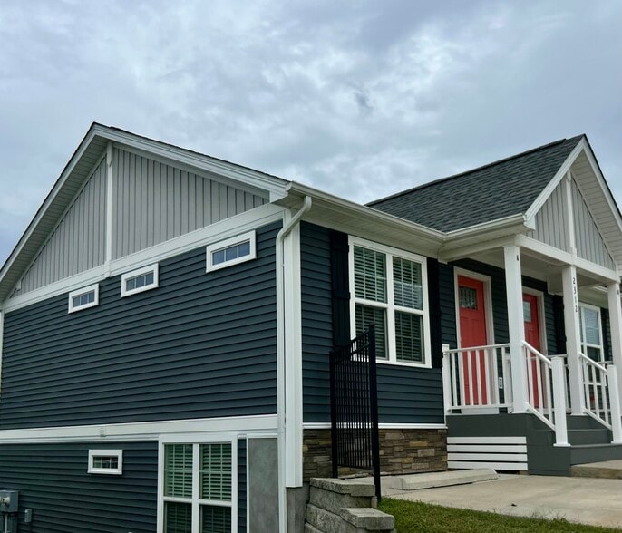 Great curb appeal and details - 2312-A Belle Ave NE