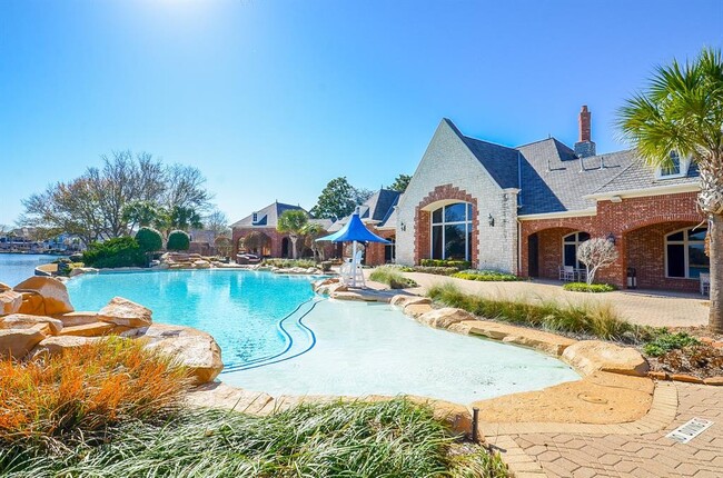 Building Photo - 5835 Stratford Gardens Dr