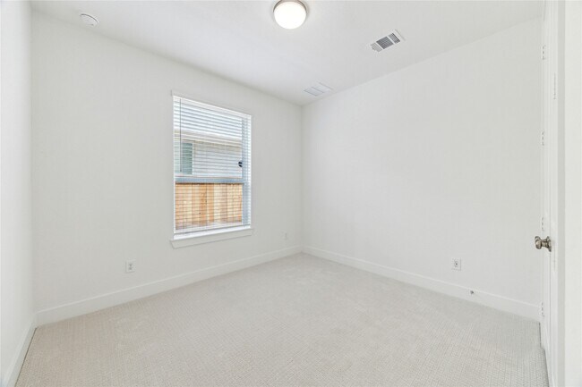 Building Photo - 21203 Electric Lgt Trl