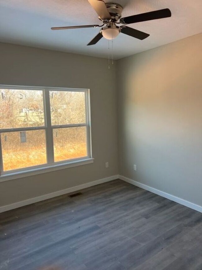 Building Photo - BRAND NEW TOWN HOMES in Clever, Mo!!!! 3 b...