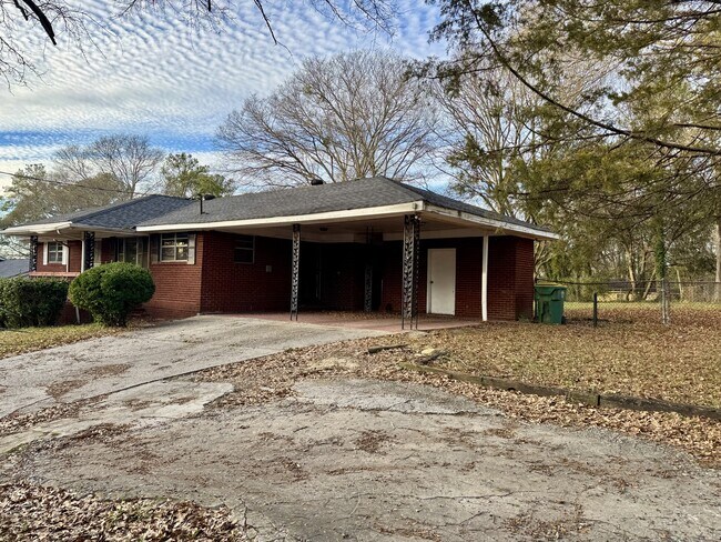 Building Photo - 556 Lamar Dr