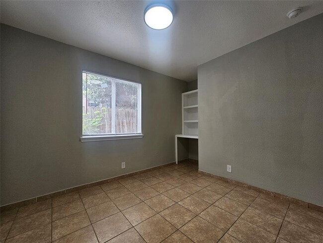 Building Photo - 1305 Bonnie Brae St