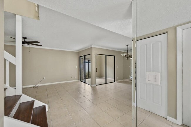 Building Photo - 402 Lakewood Ct