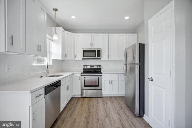 Building Photo - 7135 Ladd Cir