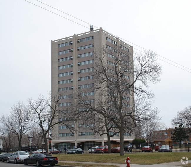 Building Photo - Pentagon Apartments