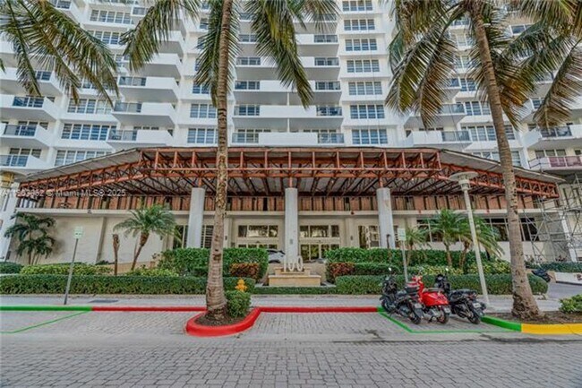 Building Photo - 100 Lincoln Rd