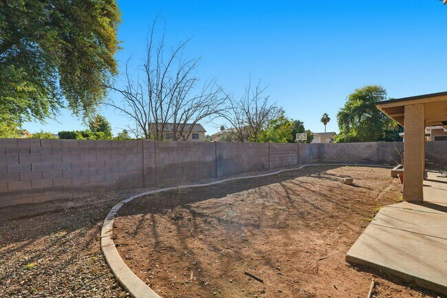 Building Photo - Four beds! Gilbert Location!