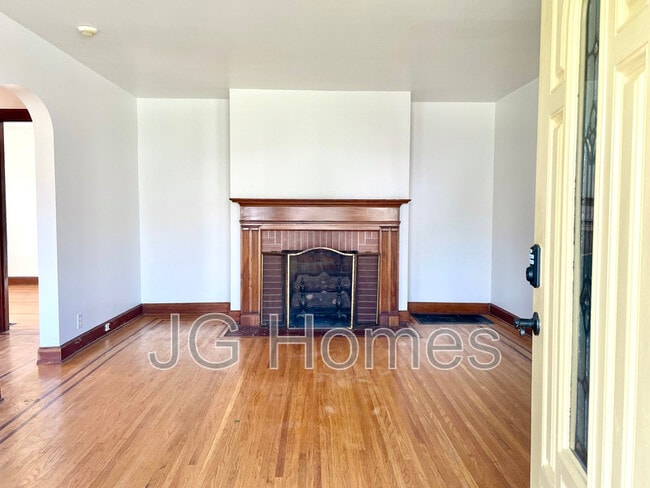 Building Photo - 1810 Cypress St